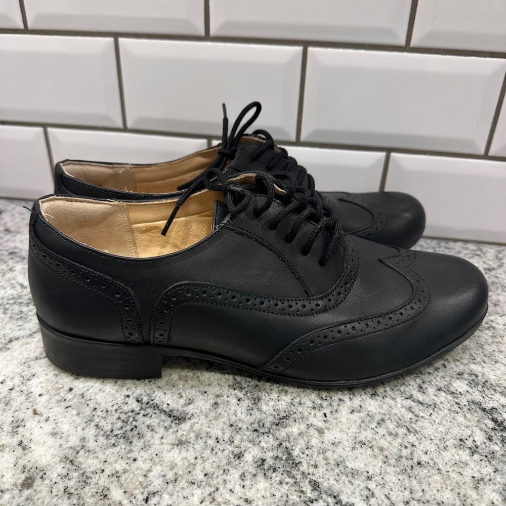 Clarks Womens 10.5 Wingtip Oxford Black Leather Brogue Lace Up Dark Academia